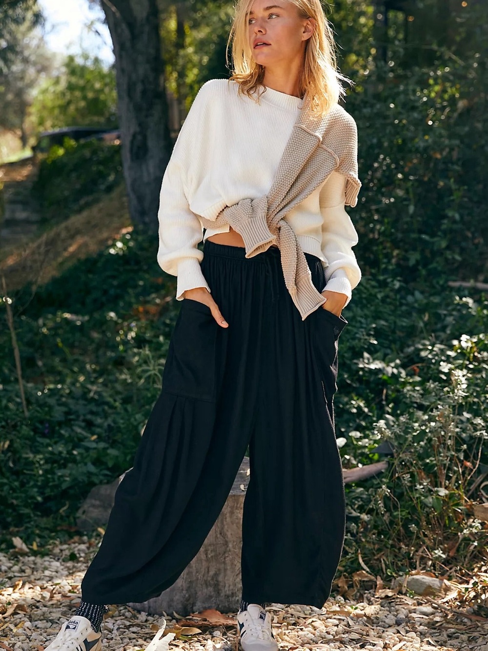 Free People Black Wide Barrel leg Linen blend pant size Large
